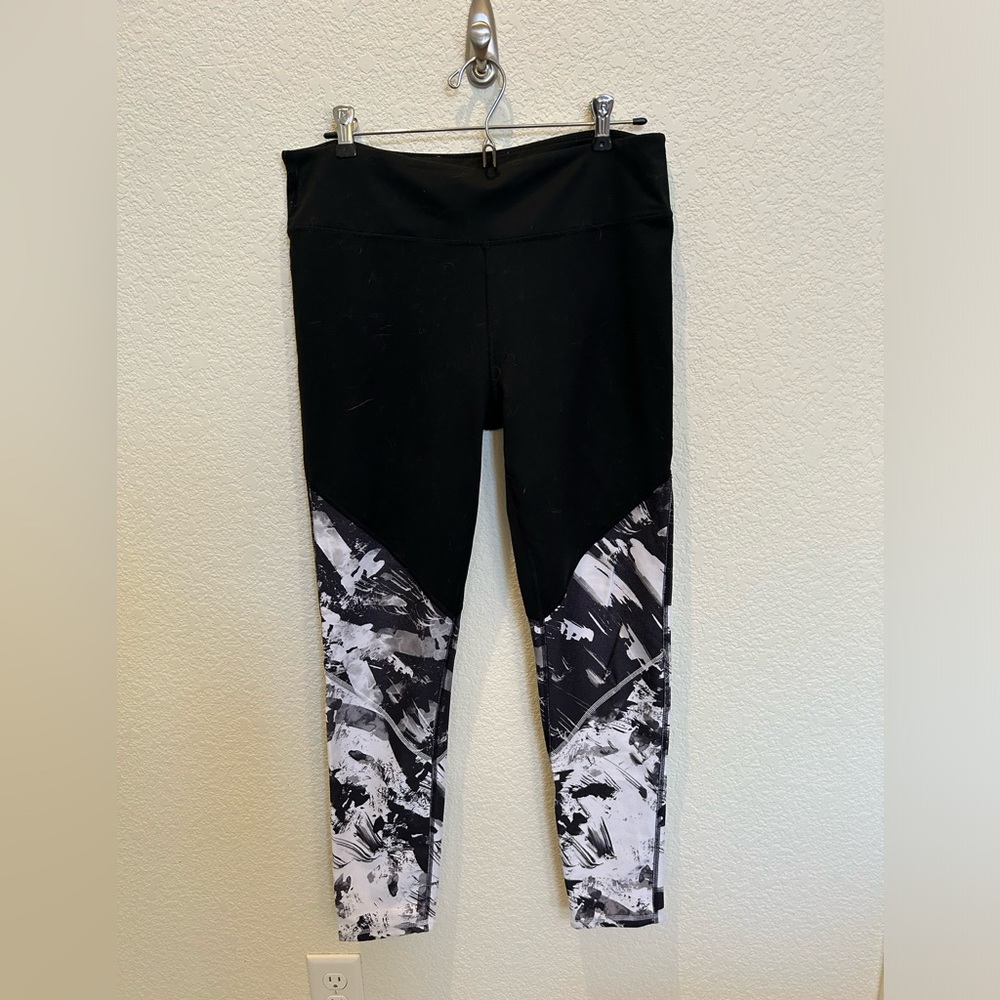 Fabletics black and white leggings size Large